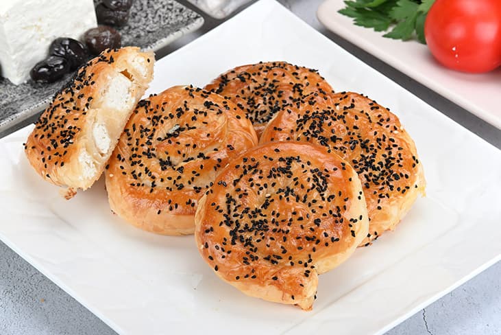 Peynirli Gül Böreği